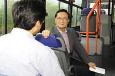 홍재형, 오송 ∼ 청주간 버스 탑승