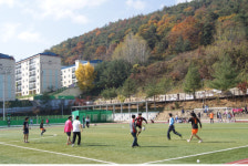 우린 점심시간마다 체육대회해요