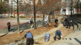쌍용3동 노인회, 매일 지역 청소나서