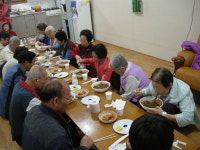 지역 노인에 사랑의 자장면