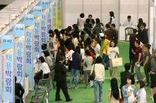 현대百 충청점 채용박람회 성황
