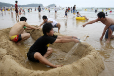 色다른 여름휴가 만리포서 즐기자