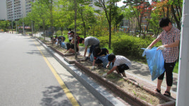 중·고생 자원봉사 구슬땀