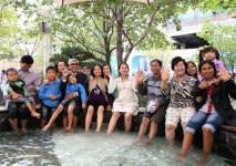 온가족이 온천욕… 피로가 싹