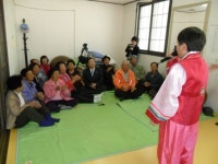 아이들 재롱에 웃음꽃 활짝