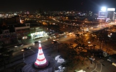 청주시내 환화게 밝히는 대형 트리