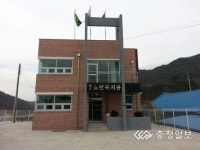 영동 학산면 노인회관 문 활짝