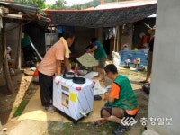 무더위 속 집수리 봉사 구슬땀