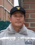 등굣길 교통지도 하는 훈장님