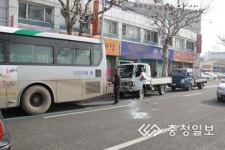 청주 육거리서 버스·트럭 추돌