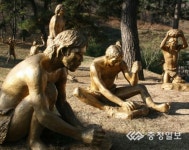 수양개선사유물전시관 가족관광객 북적