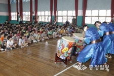 둥둥 가슴을 울리는 애국심