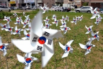 광복절 앞두고 '태극기 휘날리며∼'