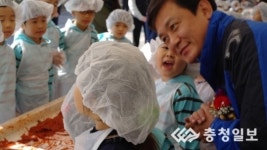 [제2회 한마음 김장김치담그기 나눔축제] 금천아람어린이집, 훈훈한 김장체험