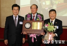 제14회 충청북도 도민대상 시상식 선행봉사부문 유봉기 삼보종합건설(주) 대표이사