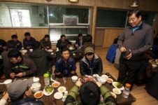 깨끗한 거리 조성 노고, 따뜻한 밥 한끼로 보답