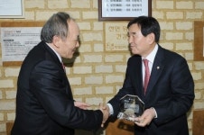 김병국 청주시의회 의장 감사패