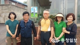 성환읍행복키움지원단, 착한식당 3곳에 현판 전달