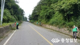 응봉면 새마을남녀지도자협의회, 도로변 예취작업 실시
