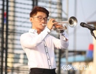 트럼펫 연주중인 통일예술단