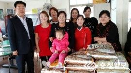 추워지는 날씨에 힘을 내요   홍순철 원장, 새터민에게 사랑의 쌀 전달