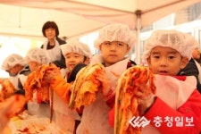 시온어린이집 김치가 제 얼굴만해요~