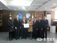 2020년까지 천안시립노인전문병원의 위탁운영 계약증서 수여