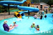 푸른 자연 속 워터피아 단양천동물놀이장 무더위 고민 끝