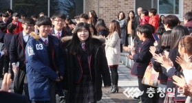 1월 조기졸업식하는 학생들