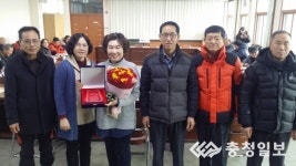 친절공무원 강유진 주무관에 옥천 군북면이장협, 공로패