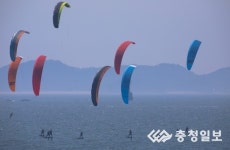 눈부신 바다 위를 질주하며 스릴 만끽!