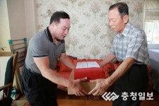 김영만 옥천군수 독립유공자 유족 격려