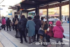 충주시 버스승강장에 온열의자 설치