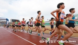 52회 3·1절 경축 단축마라톤대회 힘찬 레이스펼치는 선수들