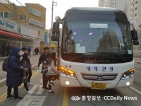 학생 등교에 회사버스 제공
