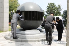 전몰군경미망인 공덕비 제막