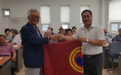 천안 쌍용2동 바르게살기위원회, 경로당에 태극기ㆍ노인회기 전달