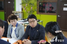 천안시의회 경제산업위원회, 설 명절 맞아 아동시설 위문