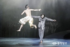 삶의 애환 어루만지는 춤사위