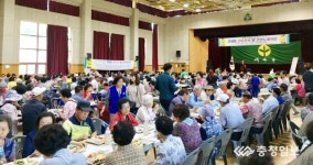 청주 우암동 새마을지도자협 경로잔치 열어
