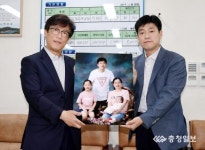 아이 낳고 싶은 산성동, 출산축하 가족사진 전달