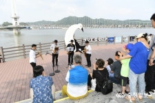 예당호 출렁다리로 역동적인 관광지를