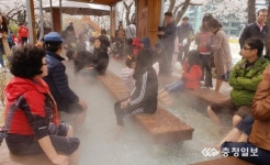 뜨끈뜨끈 온천의 계절 충주 수안보 족욕길 확대 운영