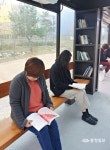 충주시 중앙탑면 책 읽는 버스 승강장 조성