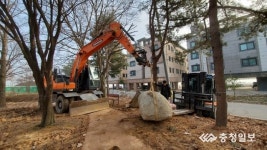 화풍건설중기, 이월초 학교 숲에 대형 조경석 기증