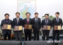 대전시의회 산업건설위원회, 대한전문건설협회 감사패 받아