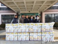 속리산면 남·여 새마을지도자협의회 , 경로당에 화장지 기탁