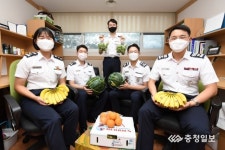 생도대마트 | 공군 생도들 농산물 팔아주기 '앞장'
