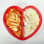 두가지떡볶이, 로제떡볶이와 국물떡볶이 두가지맛으로 눈길