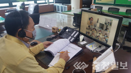 이열호 청원구청장, PC 활용 현압업무 보고 